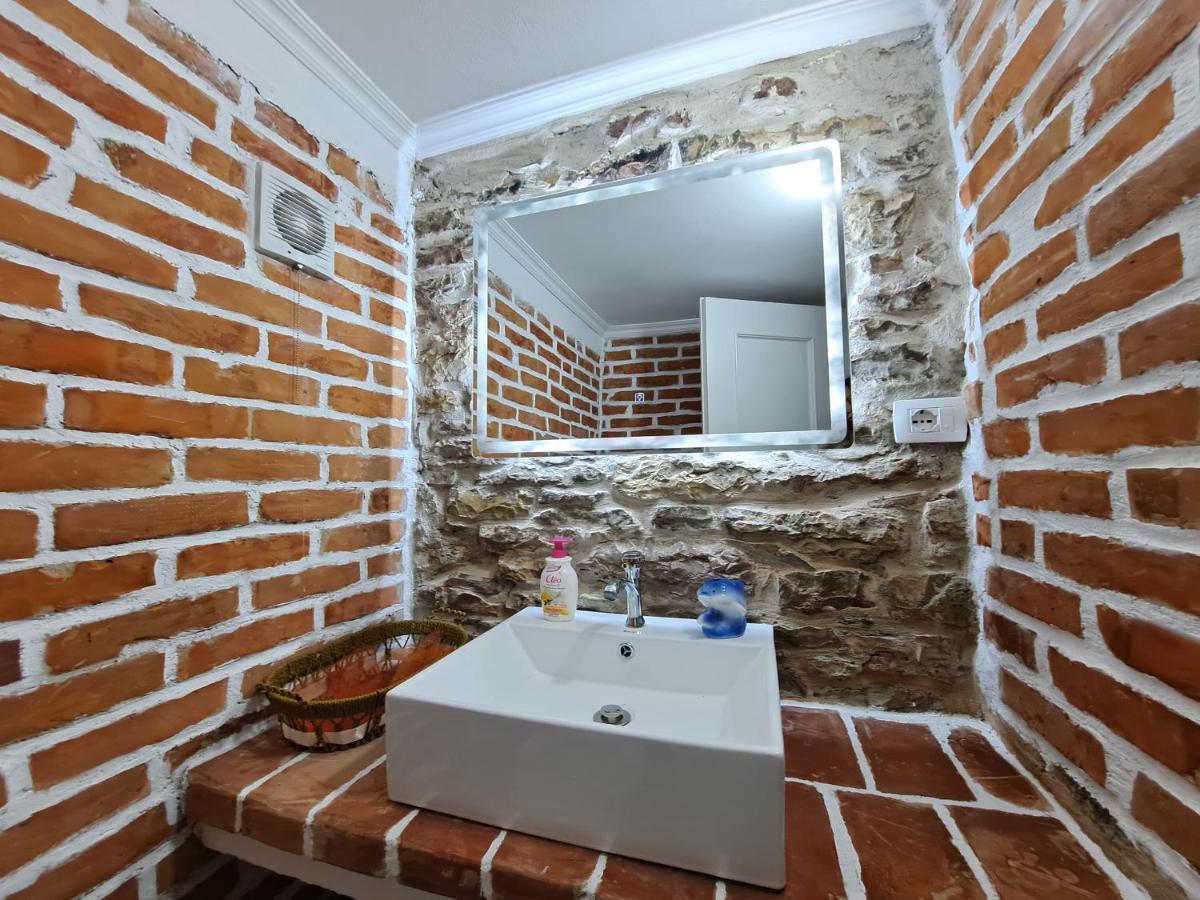 "Villa 70" Guesthouse Гирокастра Экстерьер фото