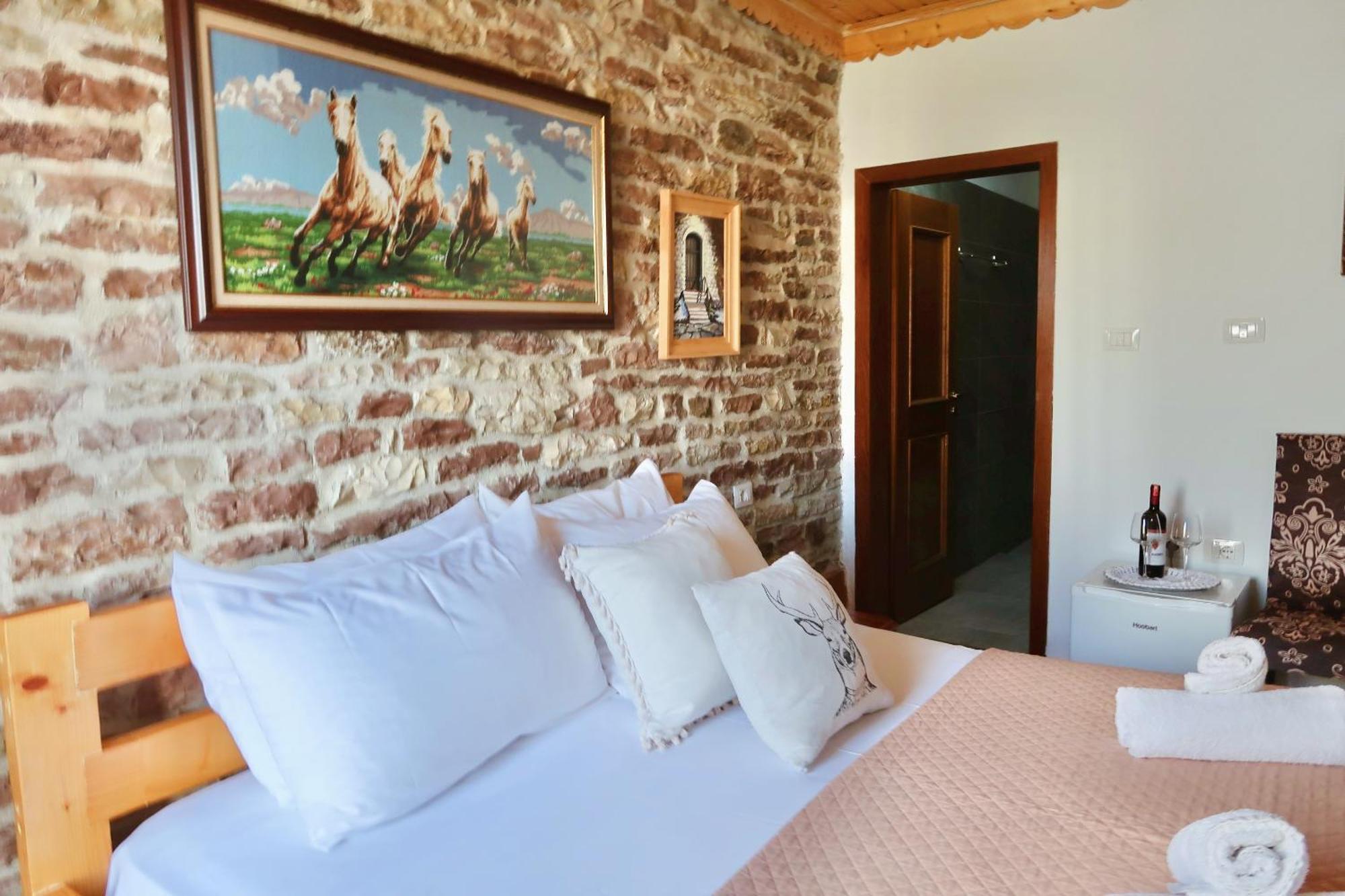 "Villa 70" Guesthouse Гирокастра Экстерьер фото