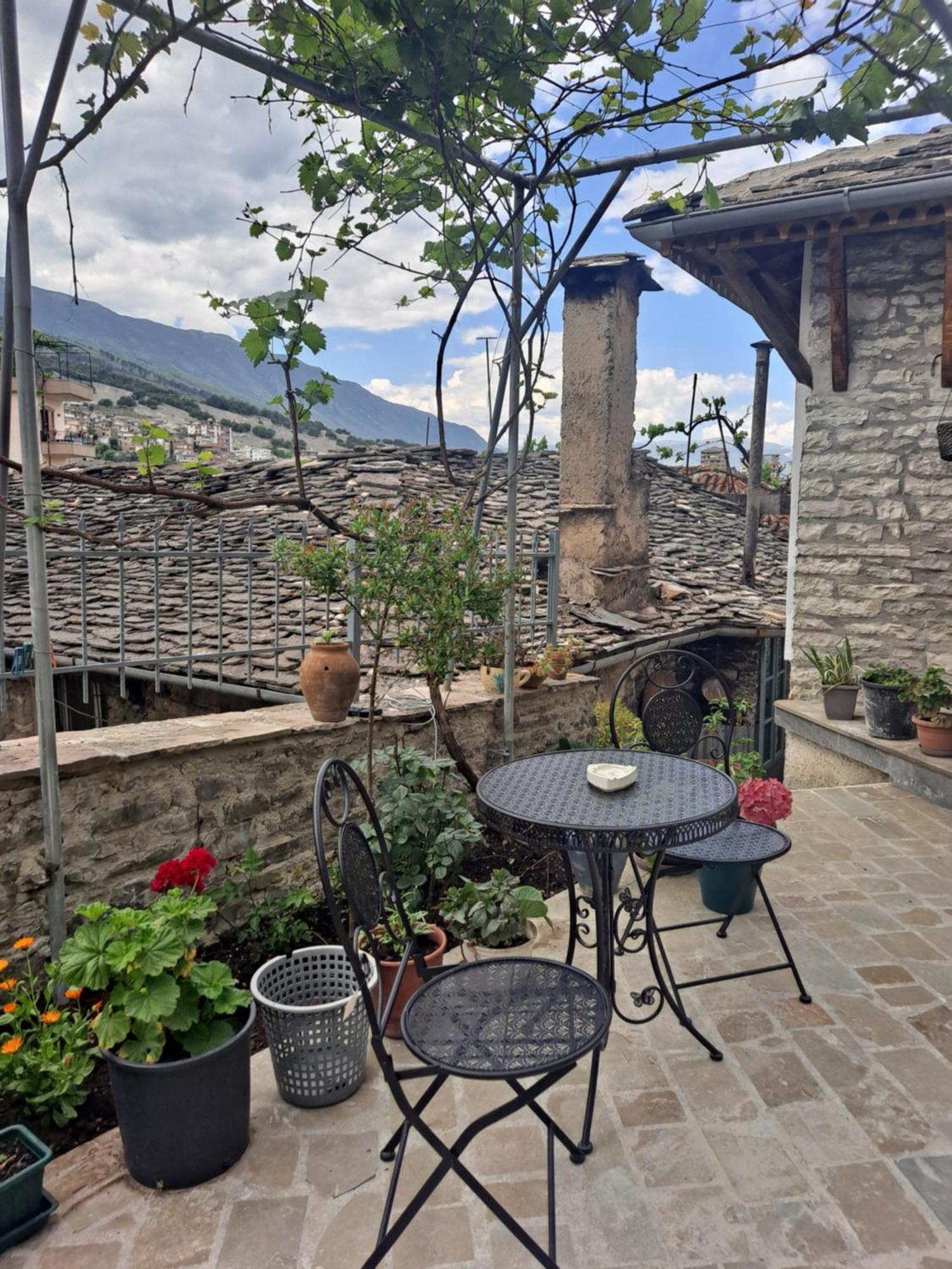 "Villa 70" Guesthouse Гирокастра Экстерьер фото