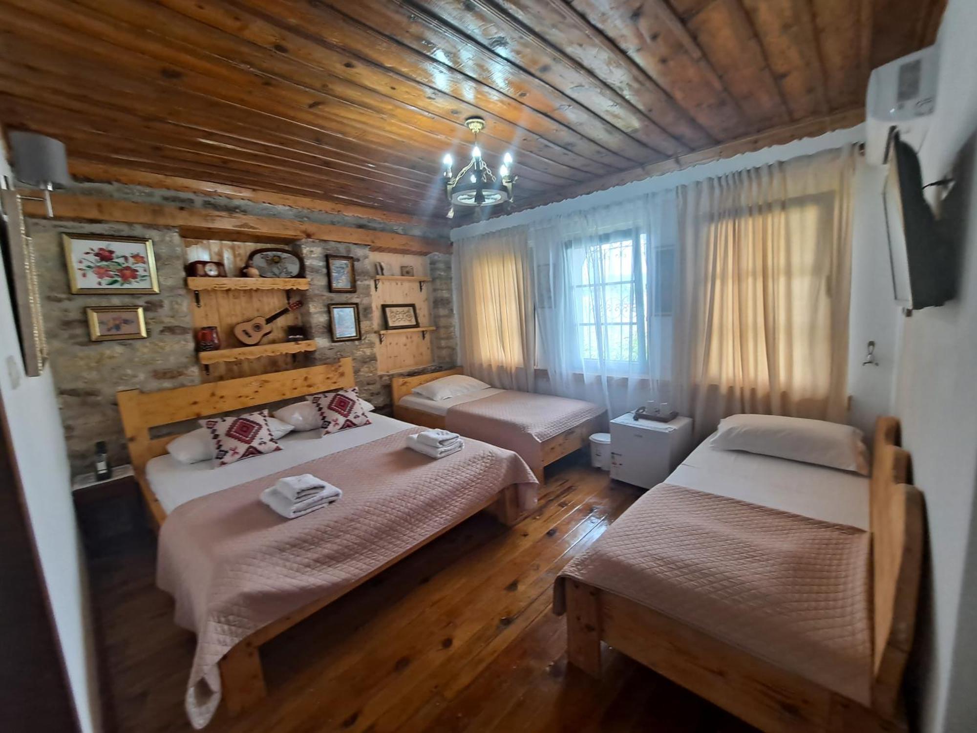 "Villa 70" Guesthouse Гирокастра Экстерьер фото